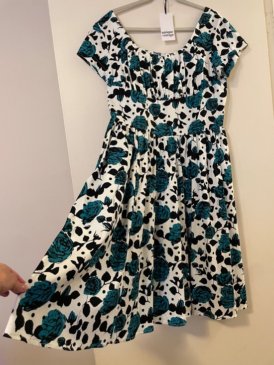 Unique Vintage Dresses & Skirts - NWT Unique Vintage White & Turquoise Rose Cap Sleeve Valencia Swing Dress - 2X